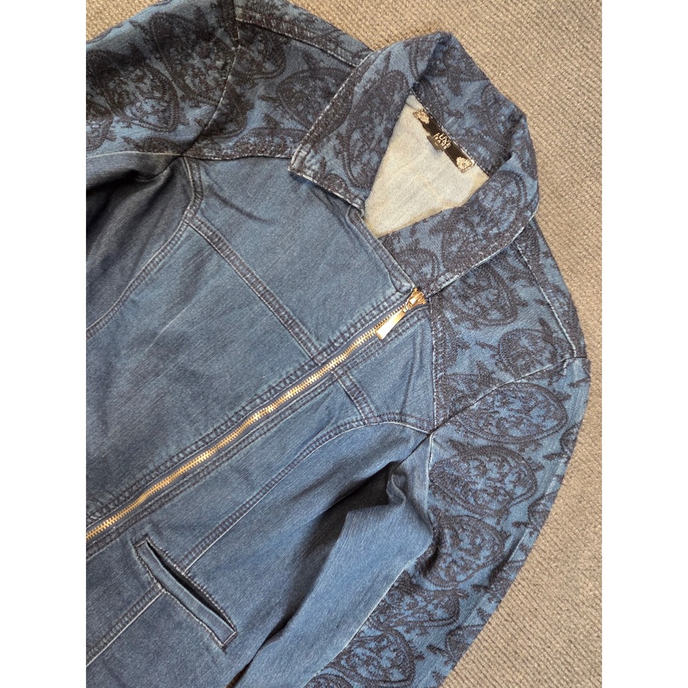 $140 Luxe‎ Jeans Denim Jacket Women Small Blue Paisley Embroidered Moto Zip NWT